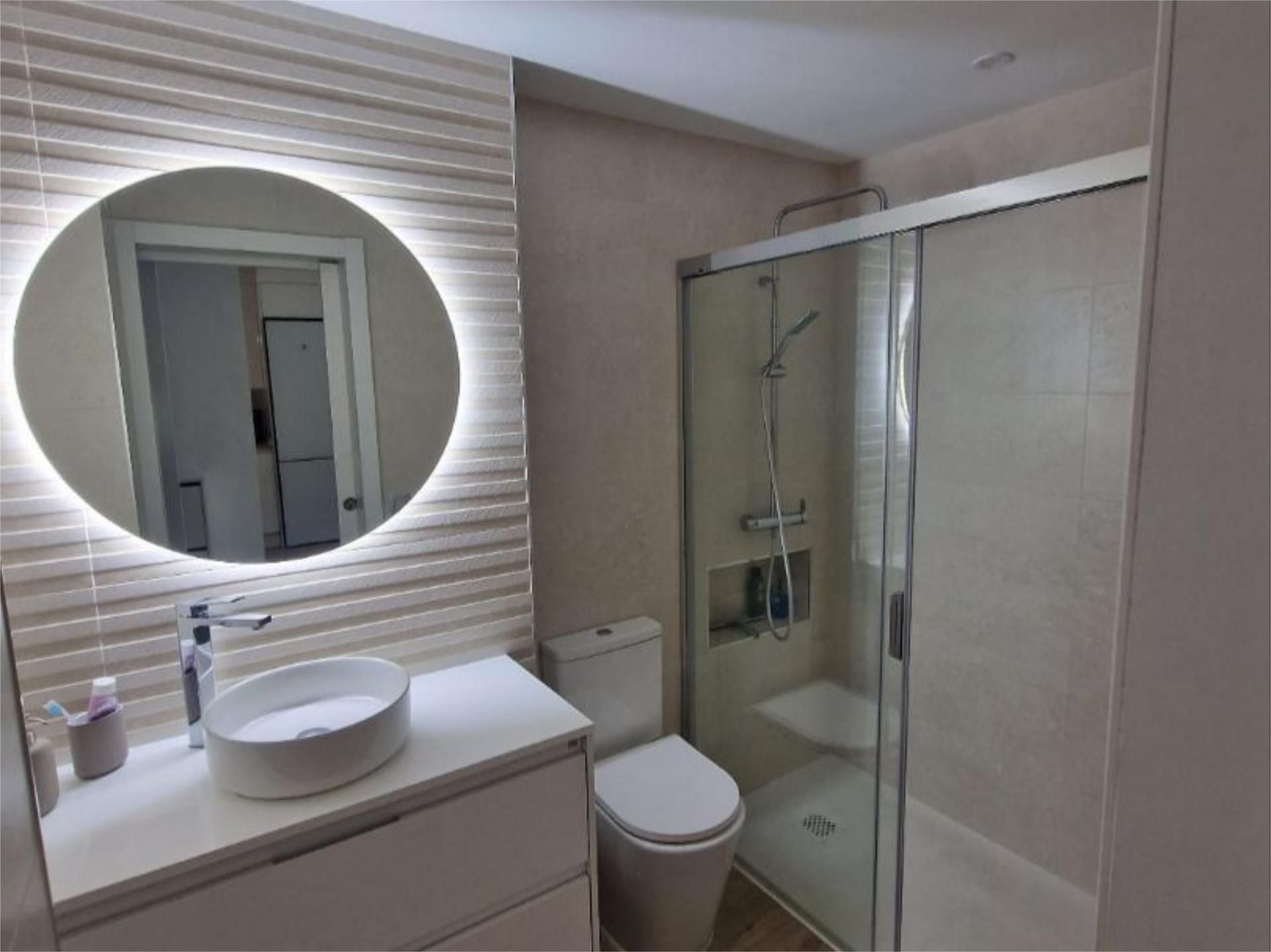 Bathroom of Flat for sale in Adeje  with Air Conditioner, Private garden and Parquet flooring