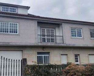 Exterior view of Single-family semi-detached for sale in Pontevedra Capital   with Private garden, Terrace and Storage room