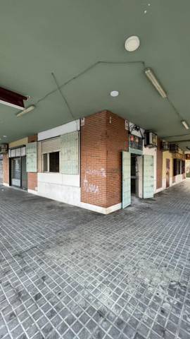 Local comercial en Alquiler en Avenida la Aeronáutica, 18 en Colores -  Entreparques