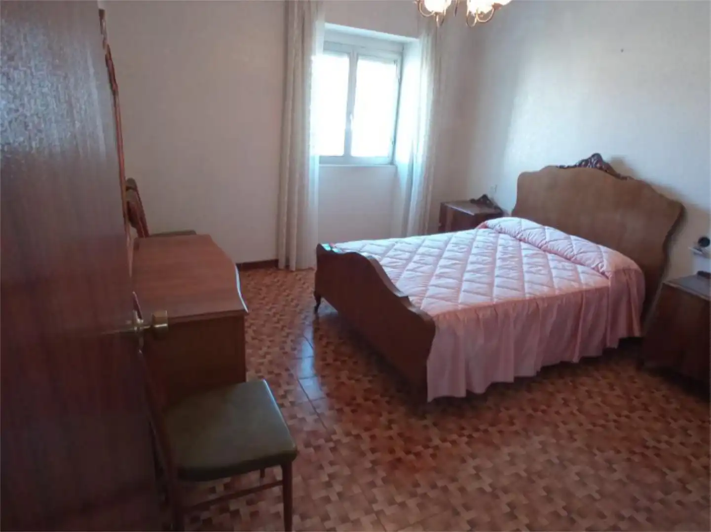 Piso en venta en Calle Real, 31, Villaturiel Habitación de Piso en venta en Villaturiel con Trastero, Amueblado y Balcón