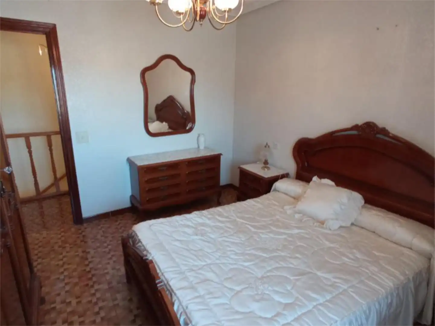 Piso en venta en Calle Real, 31, Villaturiel Habitación de Piso en venta en Villaturiel con Trastero, Amueblado y Balcón