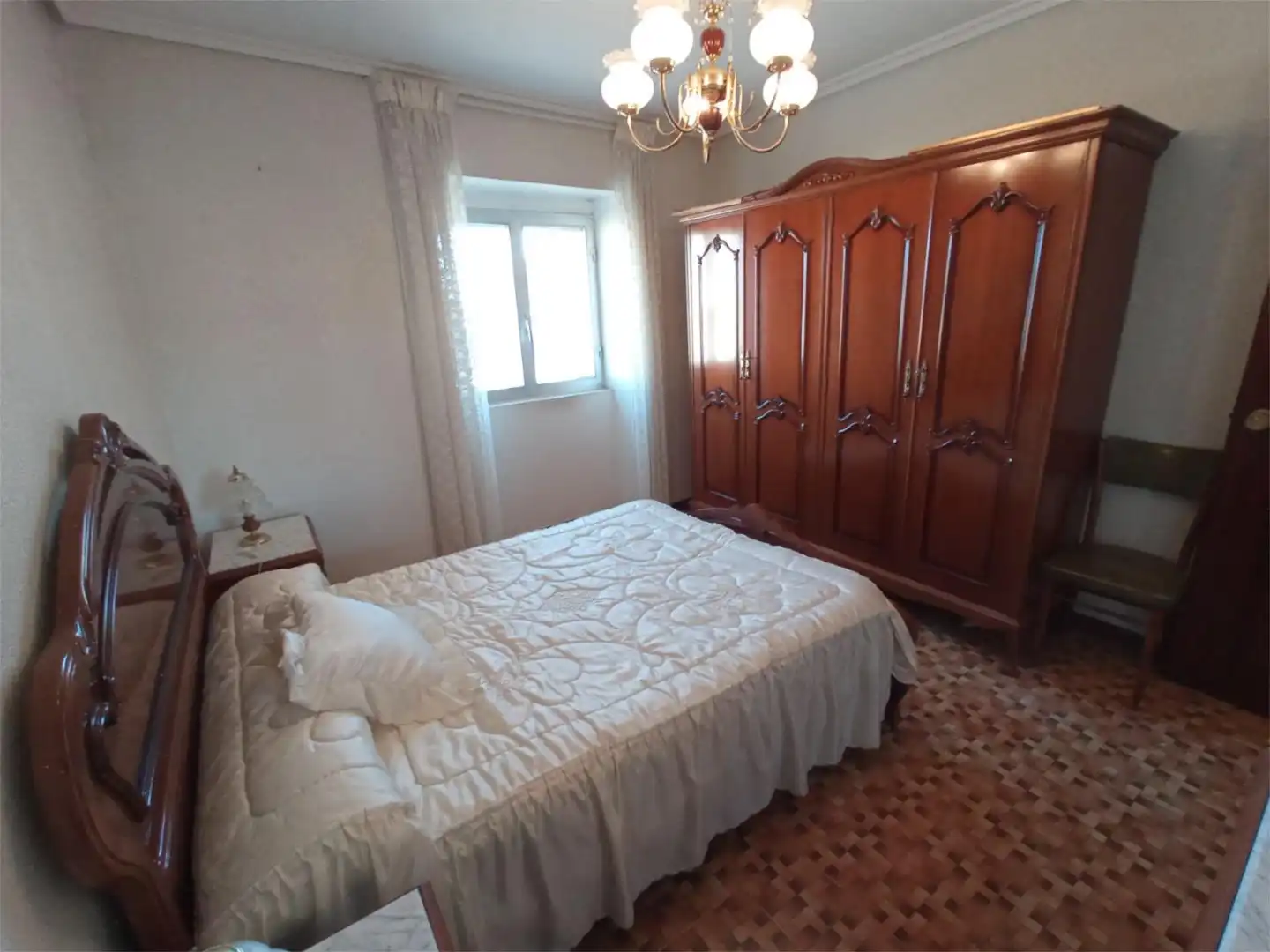 Piso en venta en Calle Real, 31, Villaturiel Habitación de Piso en venta en Villaturiel con Trastero, Amueblado y Balcón