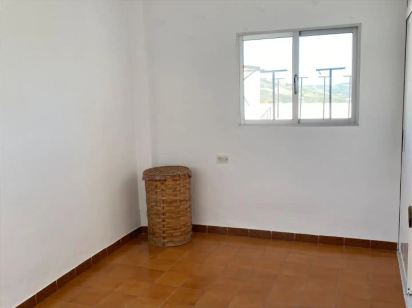 Piso en venta en Calle Mercado, 10, Olvera Habitación de Piso en venta en Olvera con Aire acondicionado, Terraza y Balcón