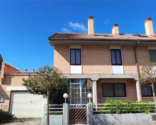 Vista exterior de Casa o xalet en venda en Valladolid Capital amb Calefacció, Jardí privat i Parquet