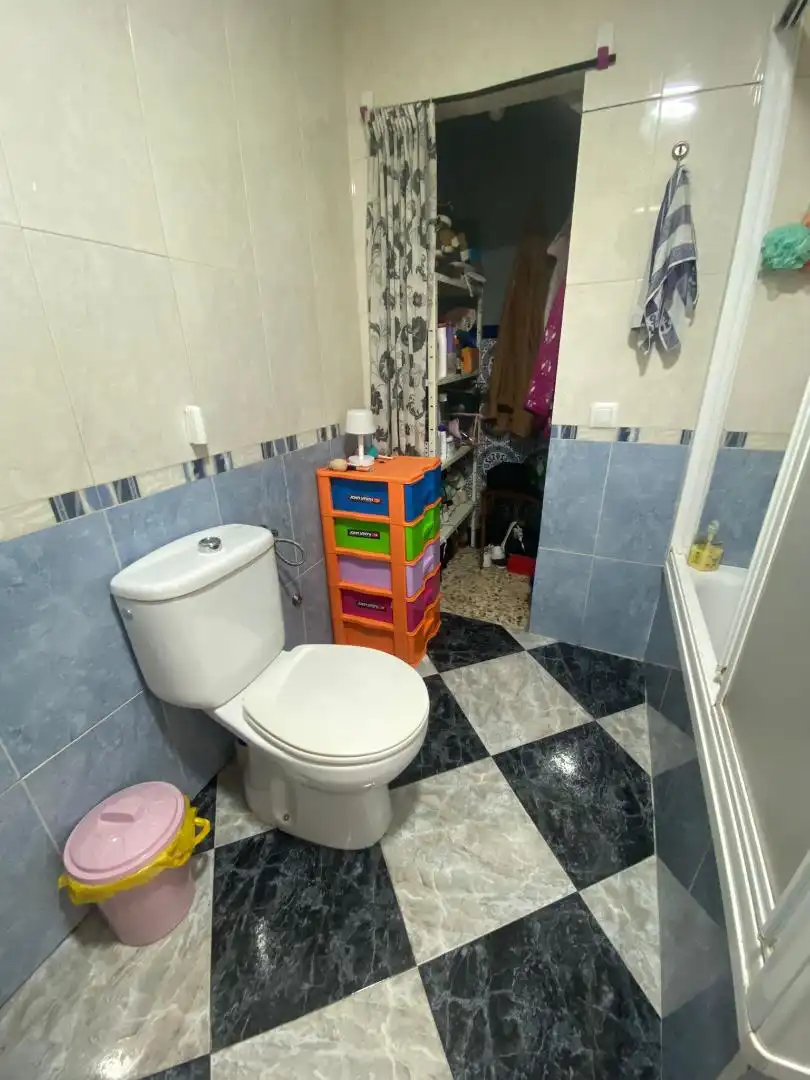 Casa adosada en venta en Calle Calvario, 38, Nueva Carteya Baño de Casa adosada en venta en Nueva Carteya con Aire acondicionado, Terraza y Balcón