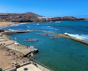 Vista exterior de Pis en venda en Gáldar amb Aire condicionat i Piscina