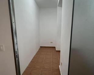 Box room to rent in  Madrid Capital