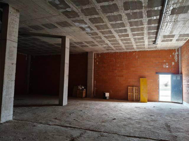 Local comercial en Alquiler en Avenida de Juan Pablo II, 13 en Primera Fase - Nuevo Tres Cantos