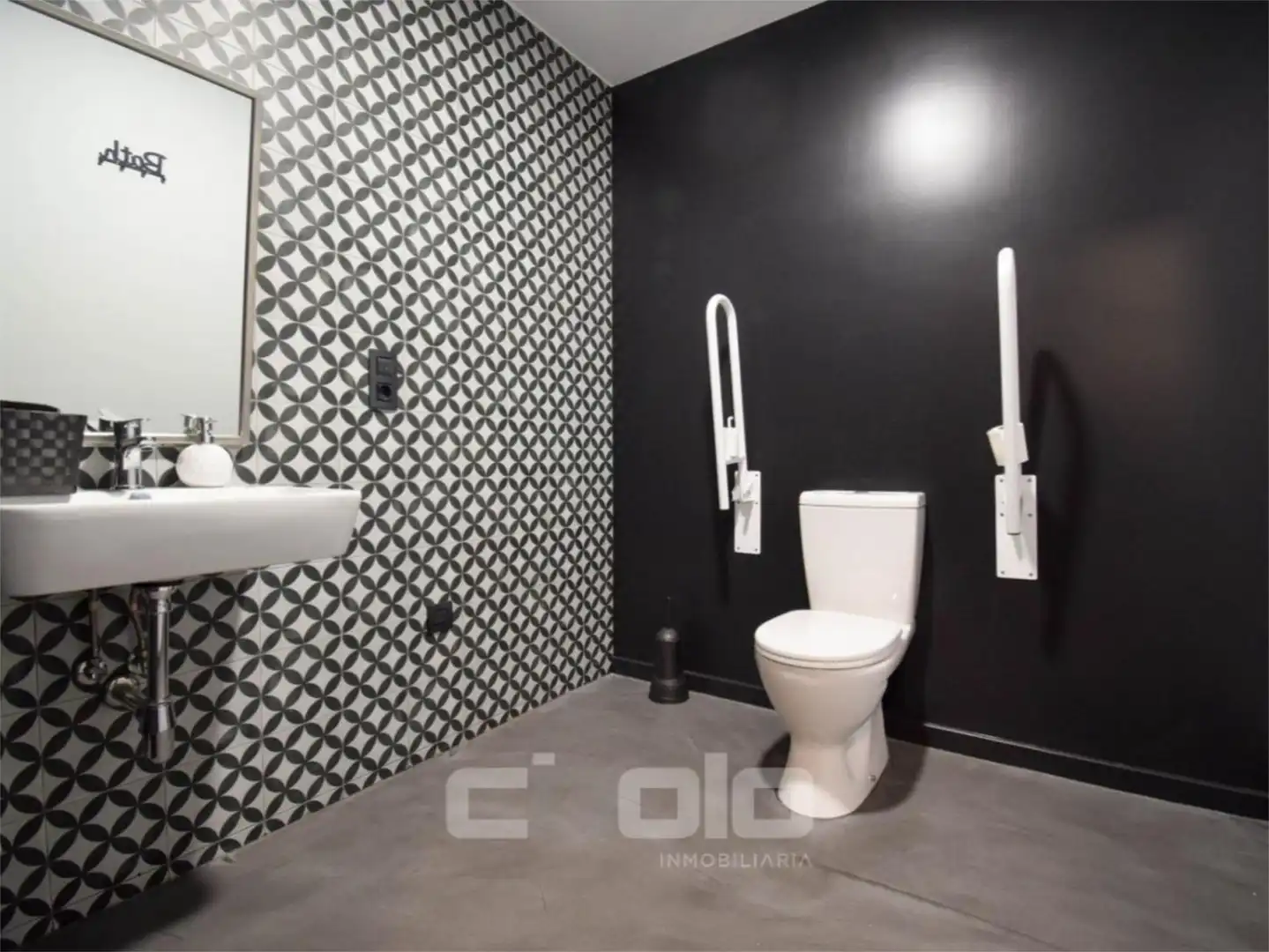 Local en venta en Rúa Túnel de Oural, 82, A Piriganlla - Albeiros - Garabolos Baño de Local en venta en Lugo con Aire acondicionado, Calefacción y Amueblado