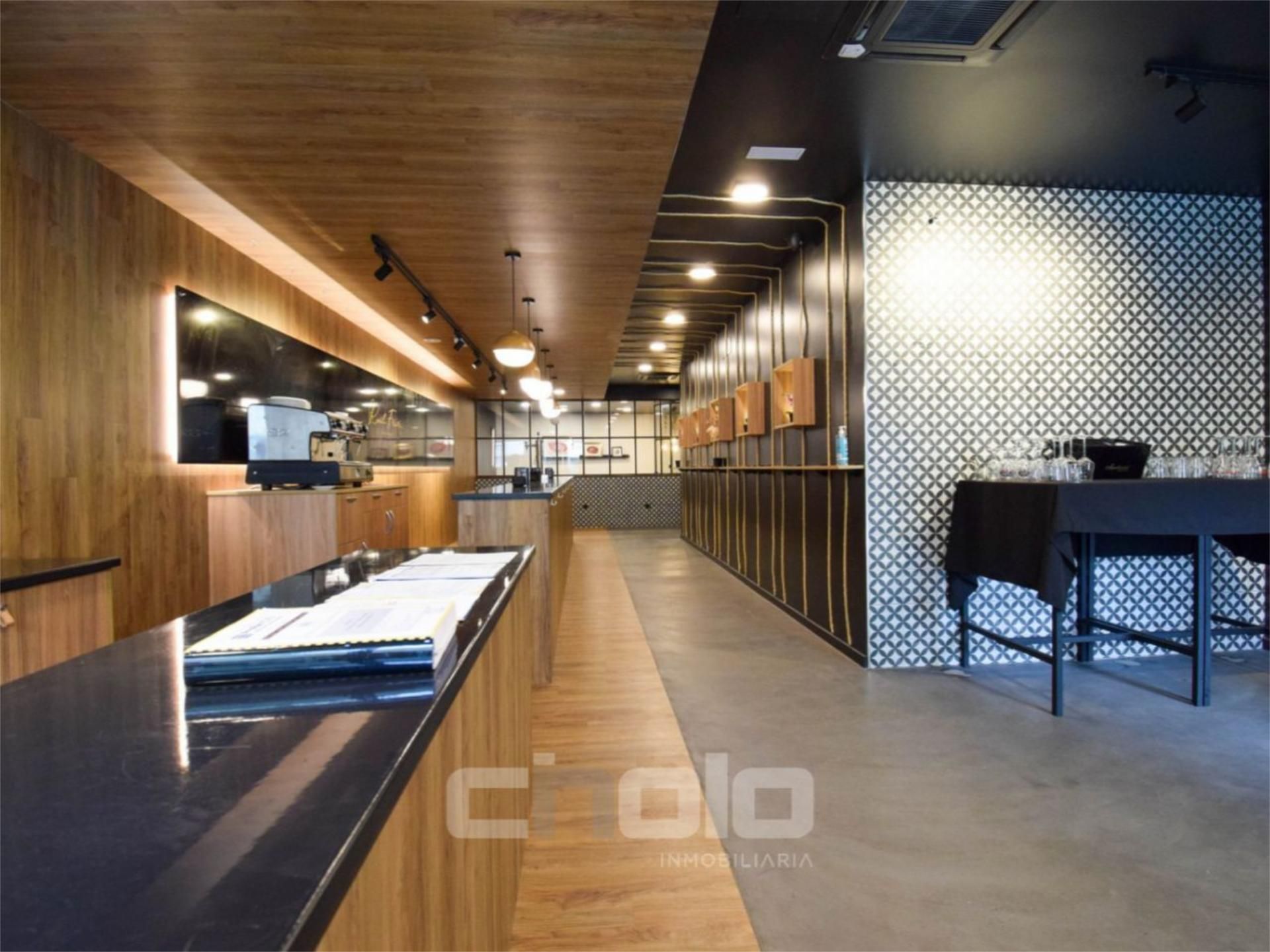 Premises for sale in Lugo Capital  with Air Conditioner, Heating and Furnished