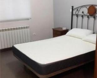 Schlafzimmer von Wohnungen miete in Palencia Capital mit Heizung und Möbliert