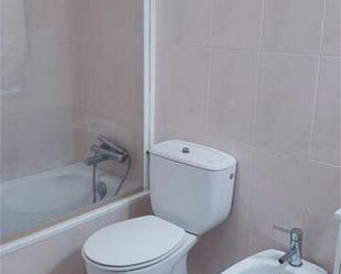 Bathroom of Flat to rent in Vigo   with Heating, Private garden and Terrace