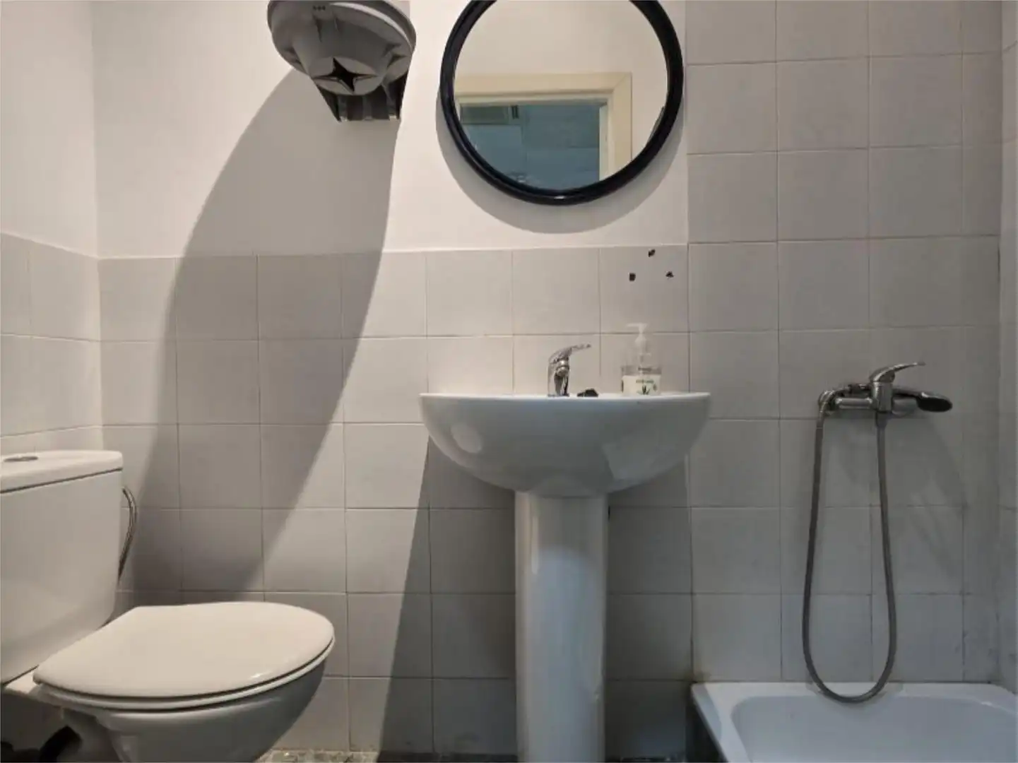 Badezimmer von Geschaftsraum zum Verkauf in Huelva mit Klimaanlage und Heizung