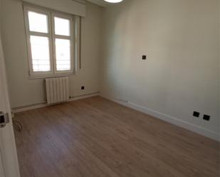 Bedroom of Flat for sale in Bilbao   with Heating, Parquet flooring and Furnished