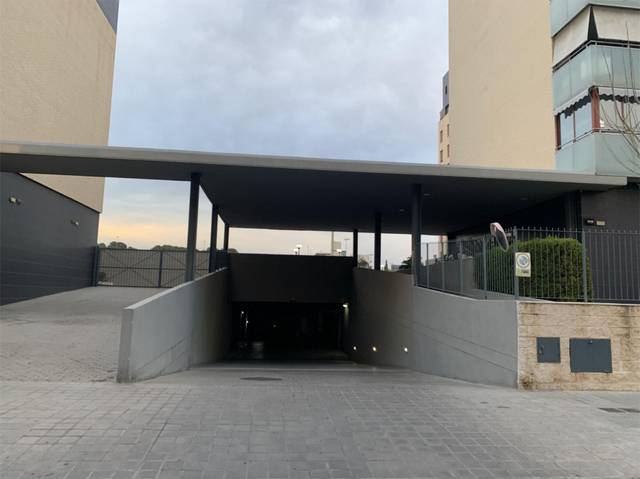 Garaje en Alquiler en Calle Médico Andrés Boldó, 2 en Paus - Poligono San Blas