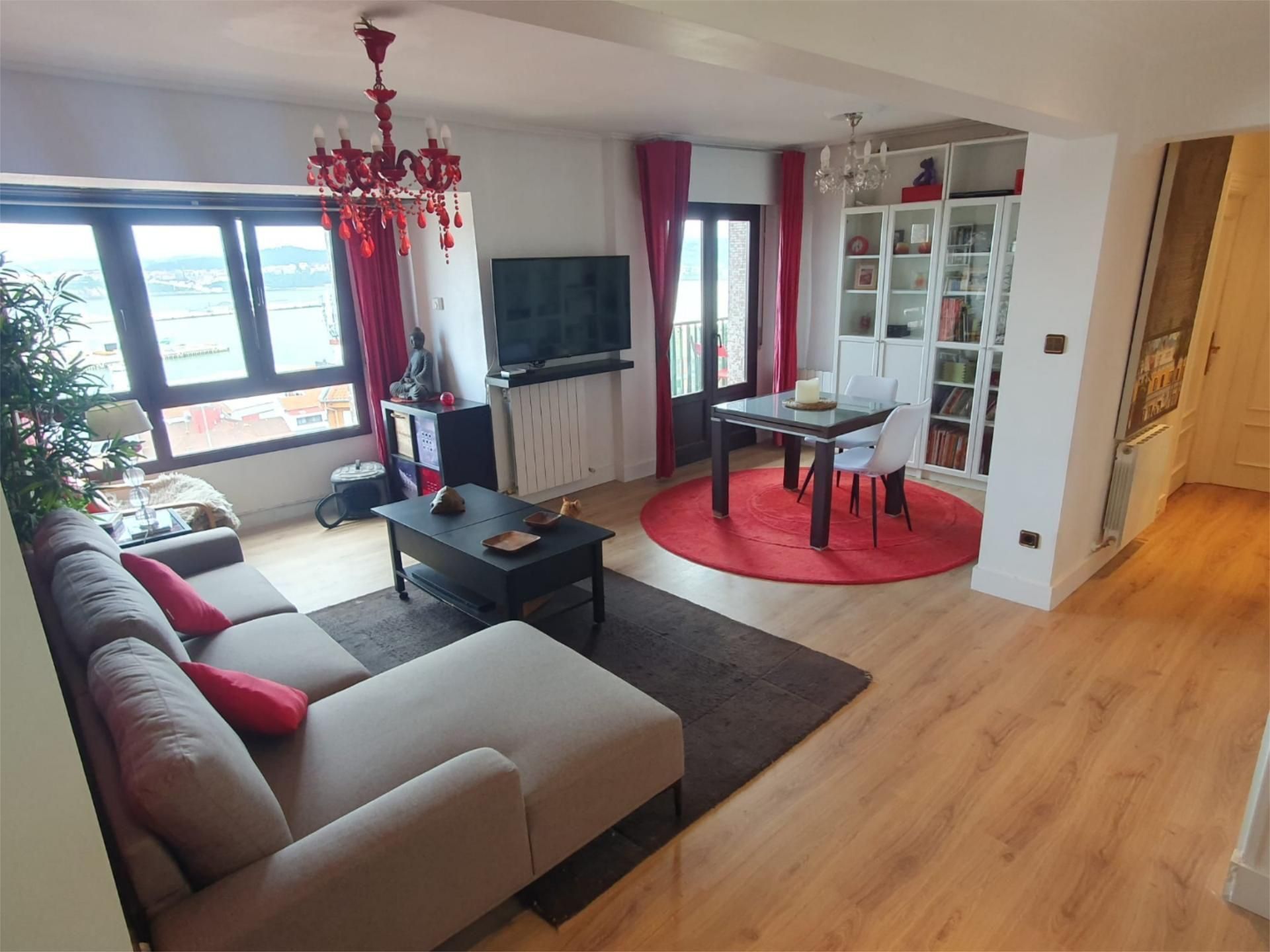 Sala d'estar de Pis en venda en Santurtzi  amb Terrassa