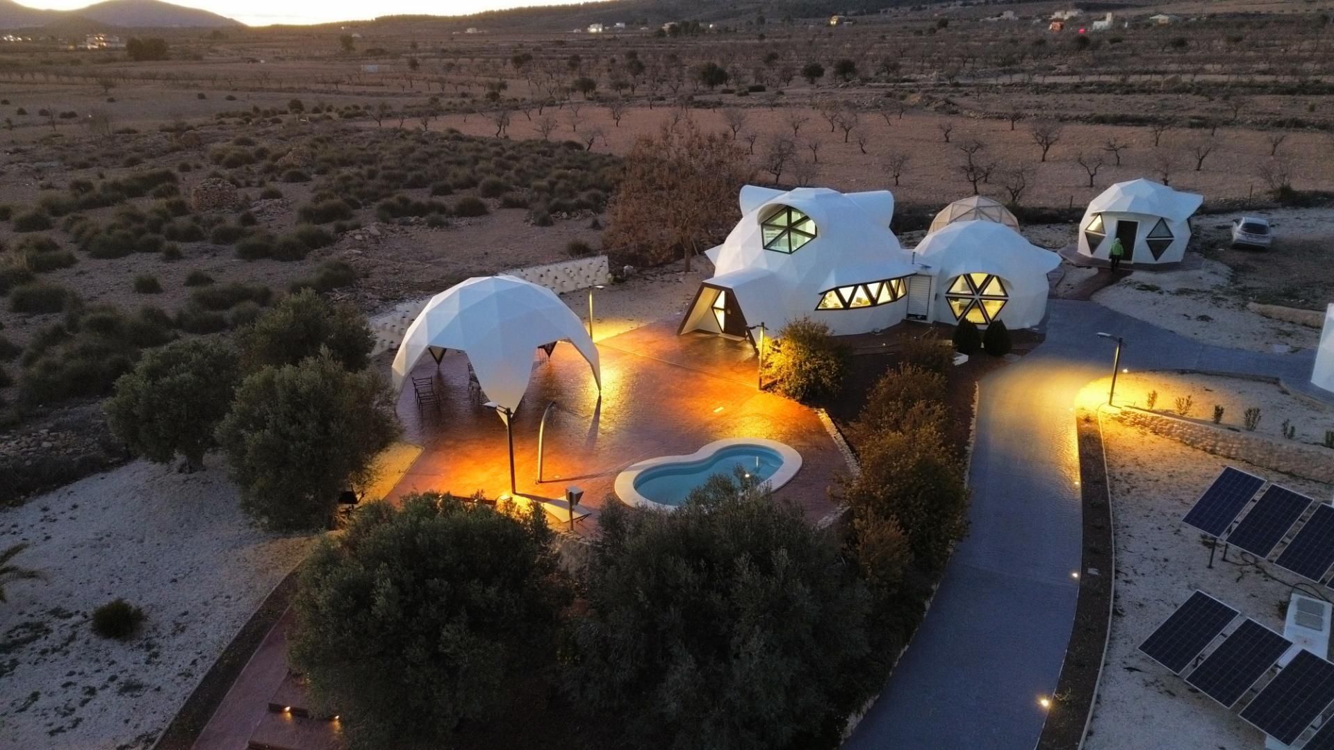 Vista exterior de Casa o xalet en venda en El Pinós / Pinoso amb Jardí privat, Traster i Piscina