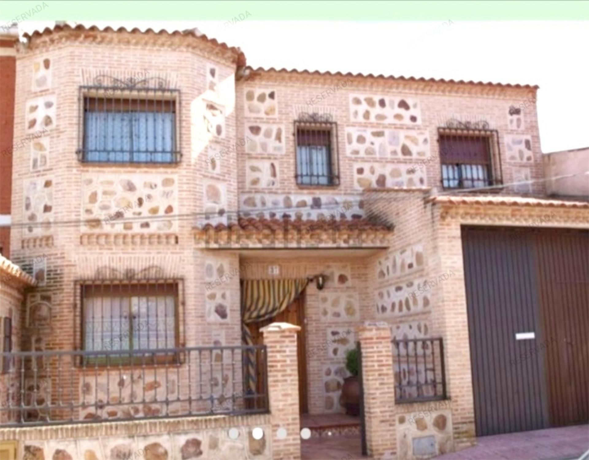 Vista exterior de Casa o xalet en venda en Porzuna amb Aire condicionat, Calefacció i Jardí privat