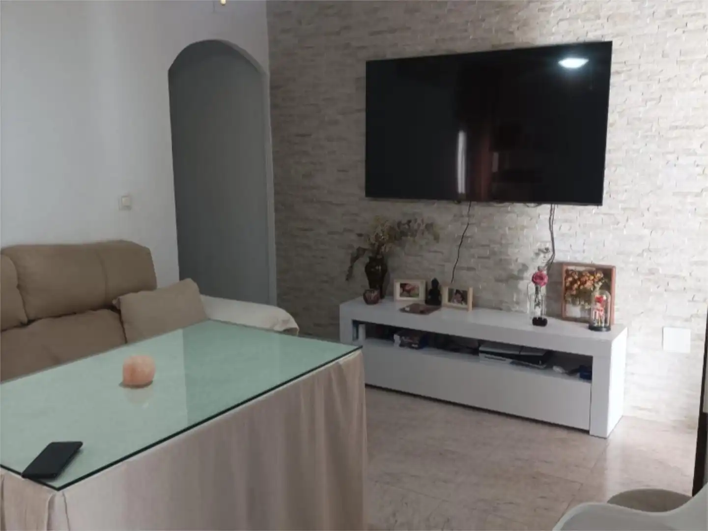 Pis en venda a Calle Juan de Cervantes, 21, Viñuela - Rescatado Sala d'estar de Pis en venda en Córdoba Capital amb Aire condicionat i Terrassa