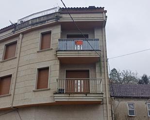 Vista exterior de Pis en venda en Mondariz amb Terrassa i Balcó