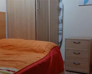 Bedroom of Flat to share in Pinto  with Air Conditioner, Heating and Private garden