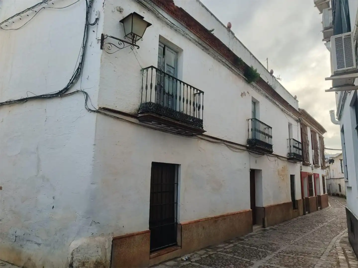 Vista exterior de Casa adosada en venta en Carmona