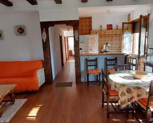 Küche von Haus oder Chalet zum verkauf in Santa María del Tiétar mit Heizung, Privatgarten und Parkett