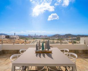 Vista exterior de Àtic en venda en Finestrat amb Aire condicionat, Terrassa i Piscina