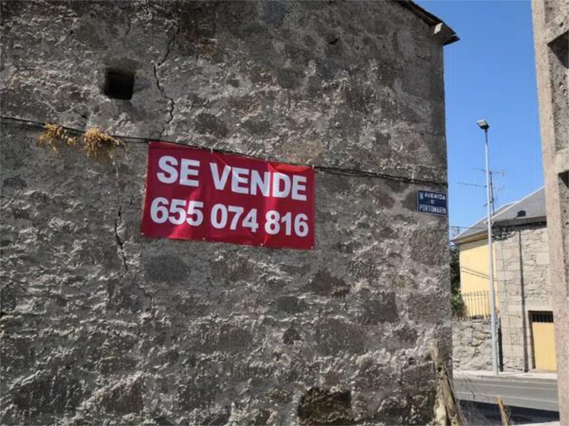 Vista exterior de Casa adosada en venda en Chantada amb Jardí privat