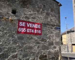 Vista exterior de Casa adosada en venda en Chantada amb Jardí privat