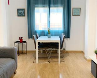 Menjador de Apartament per a compartir en  Lleida Capital amb Calefacció, Parquet i Moblat