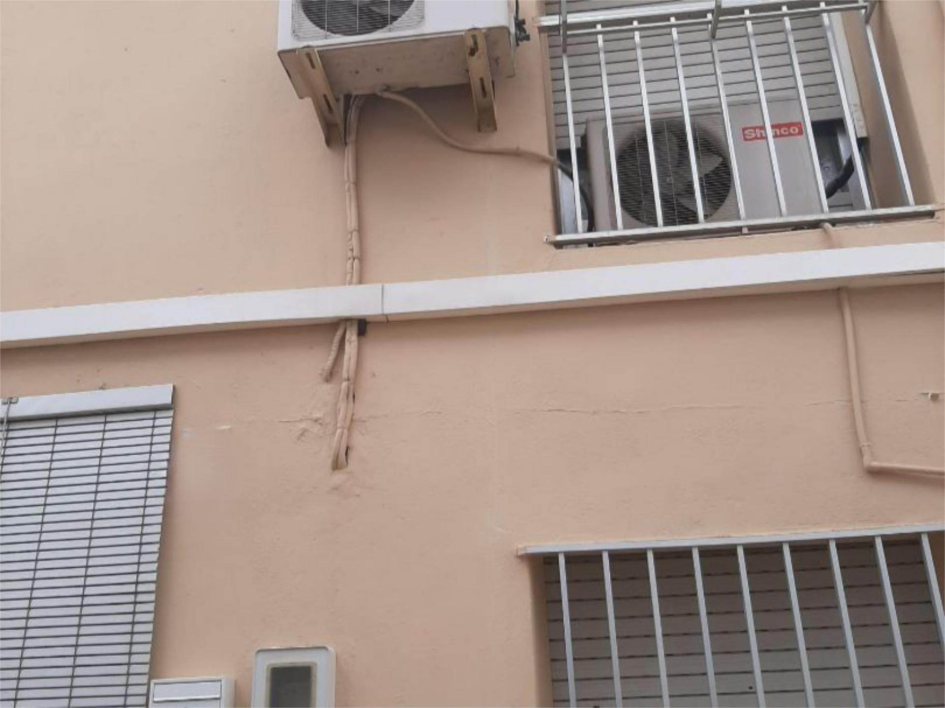 Vista exterior de Casa adosada en venda en Bélgida amb Aire condicionat i Balcó