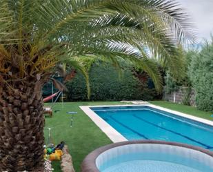 Swimming pool of Study to share in Móstoles  with Air Conditioner, Heating and Private garden