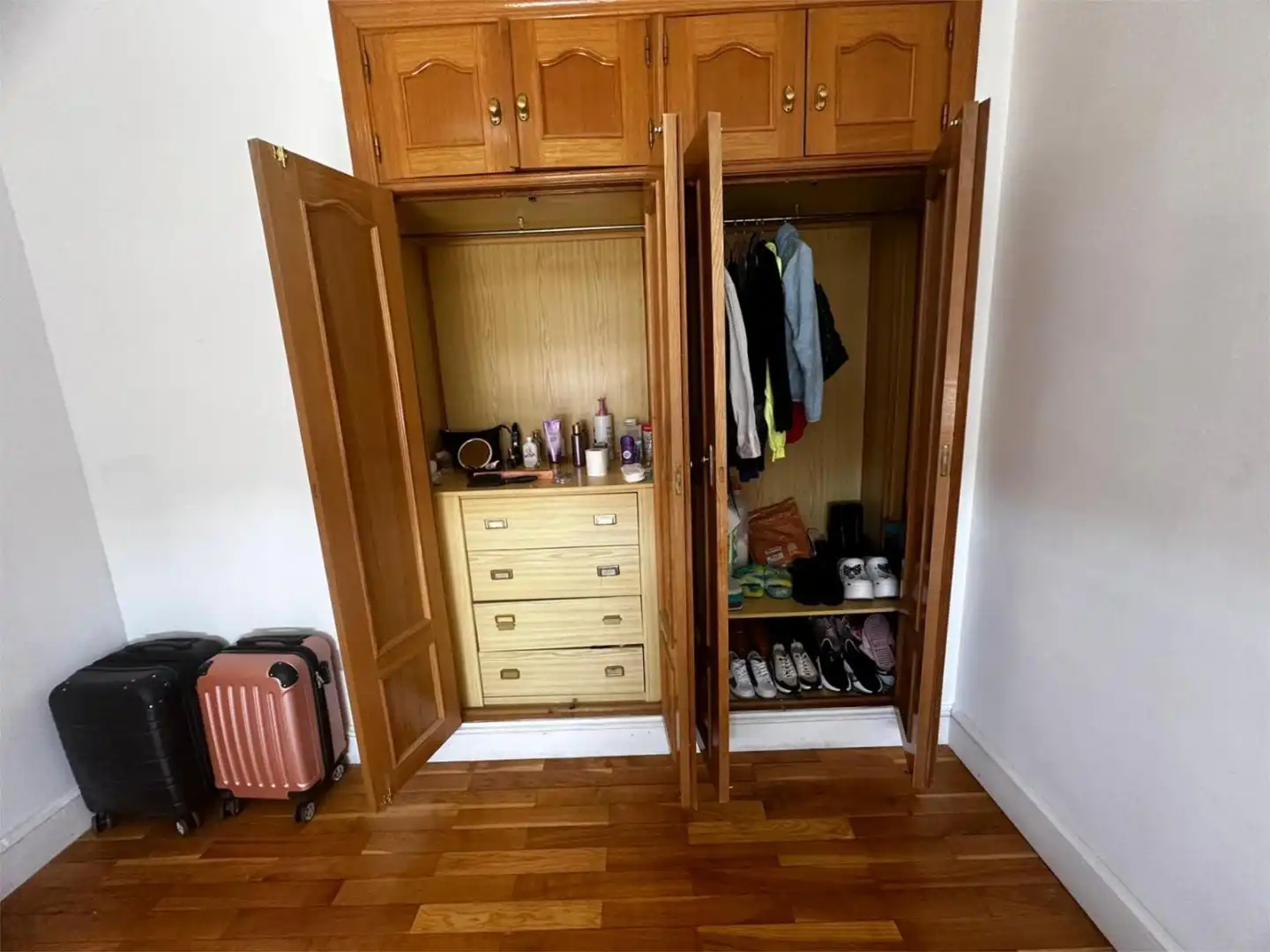 Habitación en Avenida de los Sauces, 63, Parque Coimbra Habitación de Estudio para compartir en Móstoles con Aire acondicionado, Calefacción y Jardín privado