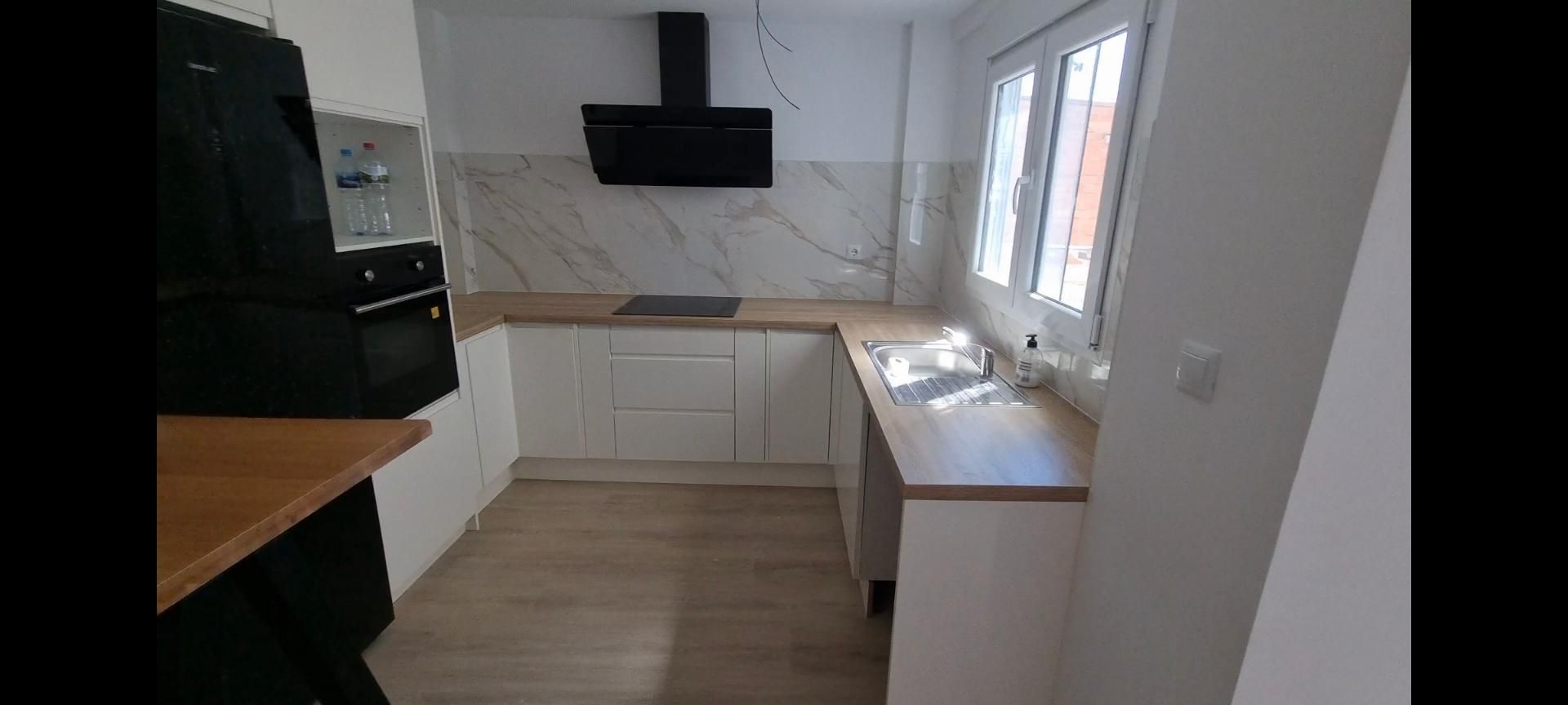 Cuina de Pis en venda en Pedralba amb Aire condicionat, Terrassa i Forn