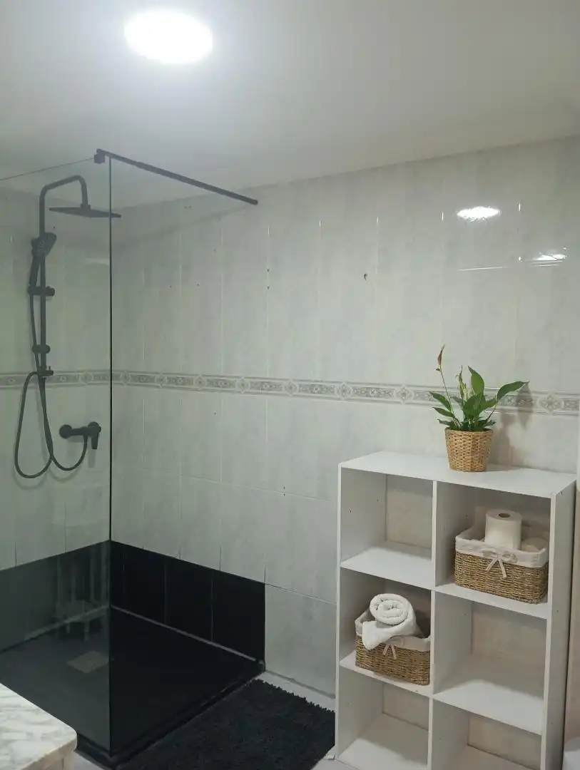 Bathroom of Flat for share in Vilagarcía de Arousa  with Furnished