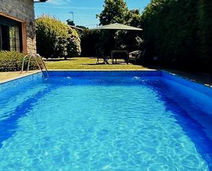 Piscina de Casa o xalet en venda en Ames amb Calefacció, Jardí privat i Parquet