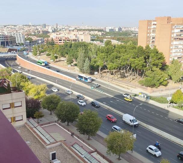 Photo 1 of Flat to share in Calle de Eduardo Barreiros, 3 C, Orcasur - 12 de Octubre, Madrid