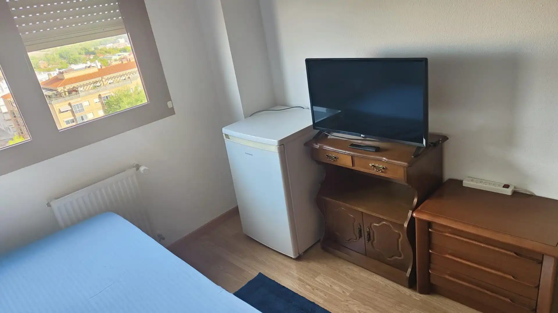 Bedroom of Flat for share in Madrid  with Air Conditioner, Heating and Parquet flooring