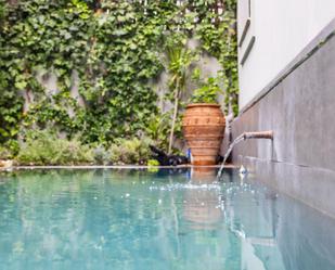 Piscina de Casa adosada en venda en  Madrid Capital amb Aire condicionat, Calefacció i Jardí privat