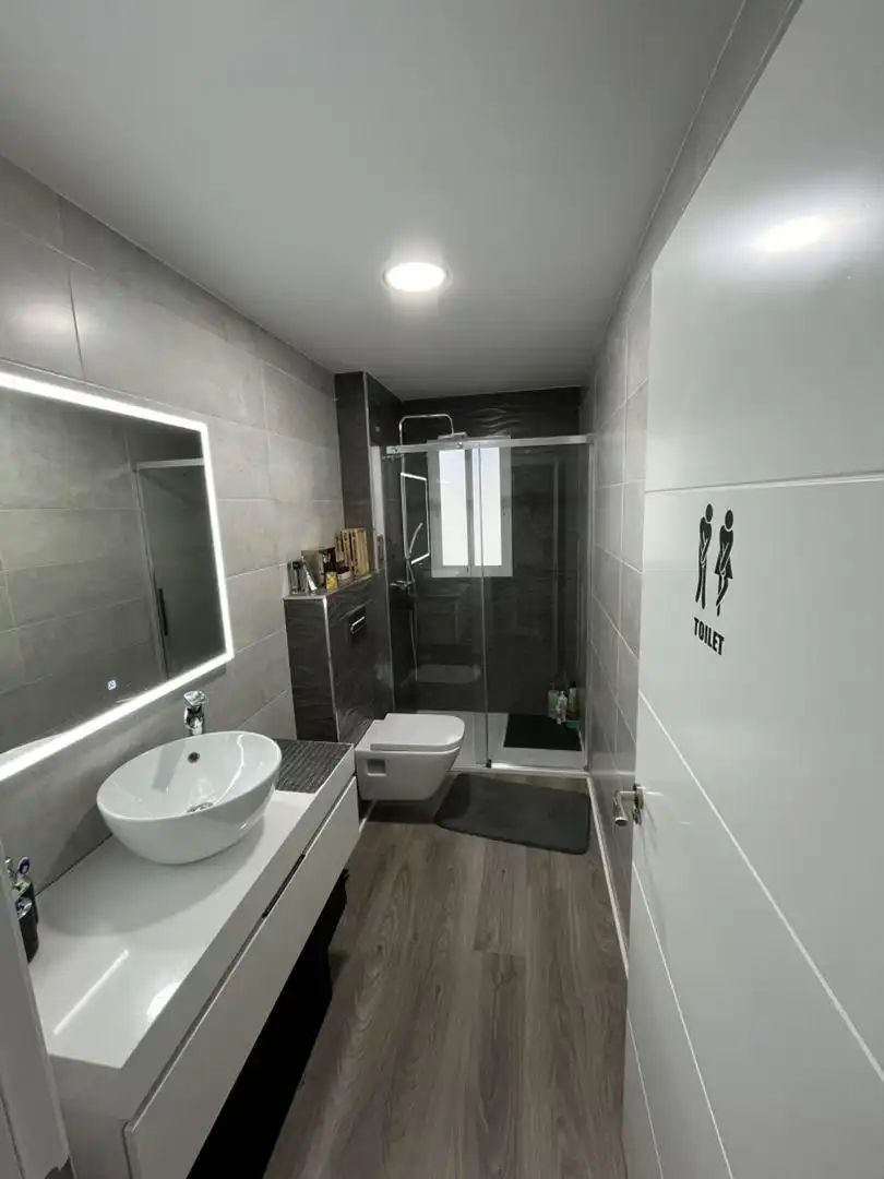 Bathroom of Flat for sale in Plasencia  with Air Conditioner, Furnished and Oven