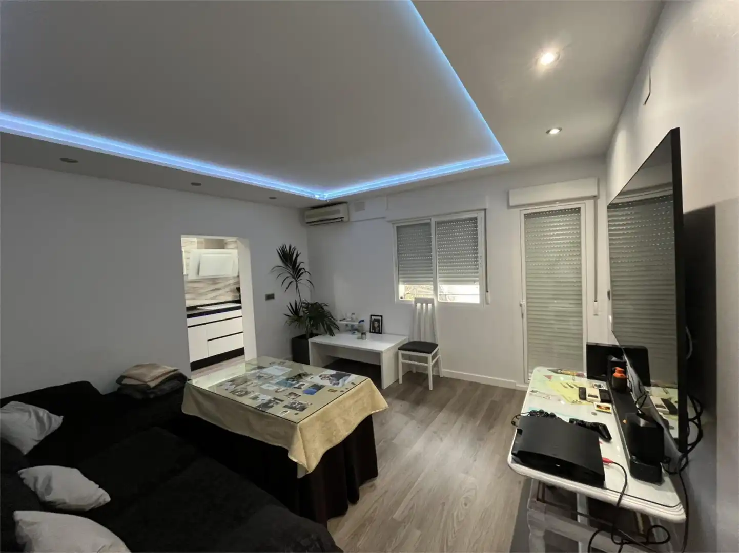 Living room of Flat for sale in Plasencia  with Air Conditioner, Furnished and Oven