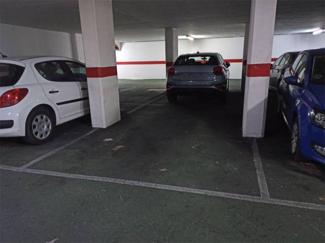 Garaje en Alquiler en Calle Borneo, 33 en Rollo - Puente Ladrillo