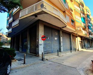 Vista exterior de Local en venda en Badalona