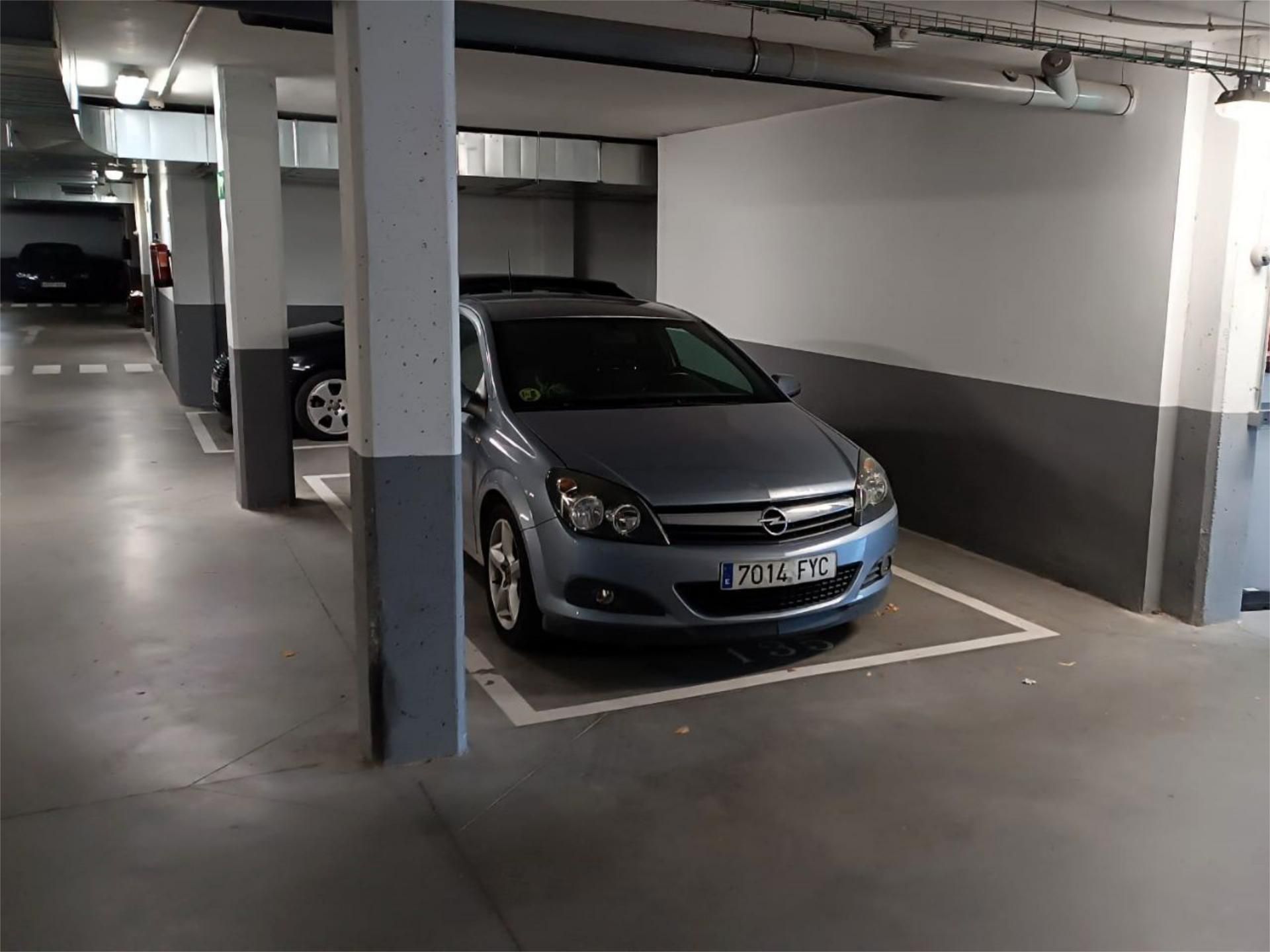 Garage to rent in Calle Luis Mansilla, 2, Primera Fase - Nuevo Tres Cantos Parking of Garage to rent in Tres Cantos