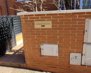 Vista exterior de Casa adosada en venda en Tres Cantos amb Aire condicionat, Calefacció i Jardí privat