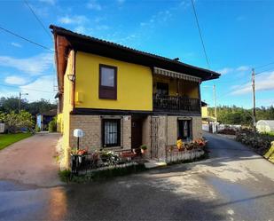 Vista exterior de Casa adosada en venda en Nava amb Calefacció, Jardí privat i Terrassa