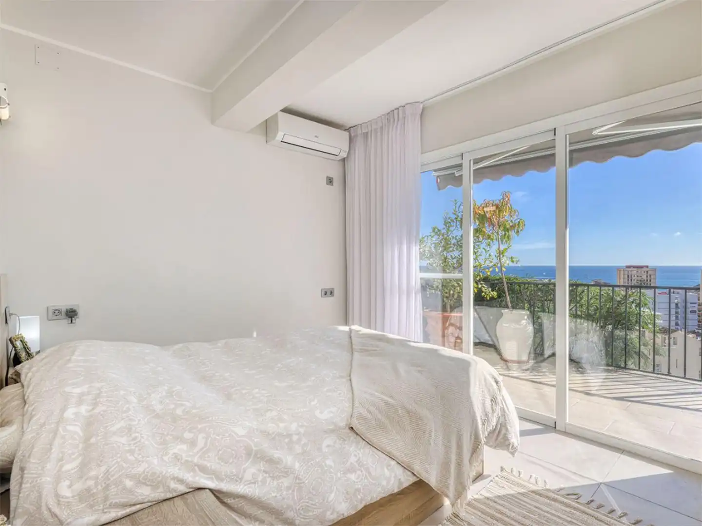 Casa o chalet en venta en Calle Clavel, 12, Torreblanca del Sol Habitación de Casa o chalet en venta en Fuengirola con Aire acondicionado, Calefacción y Jardín privado