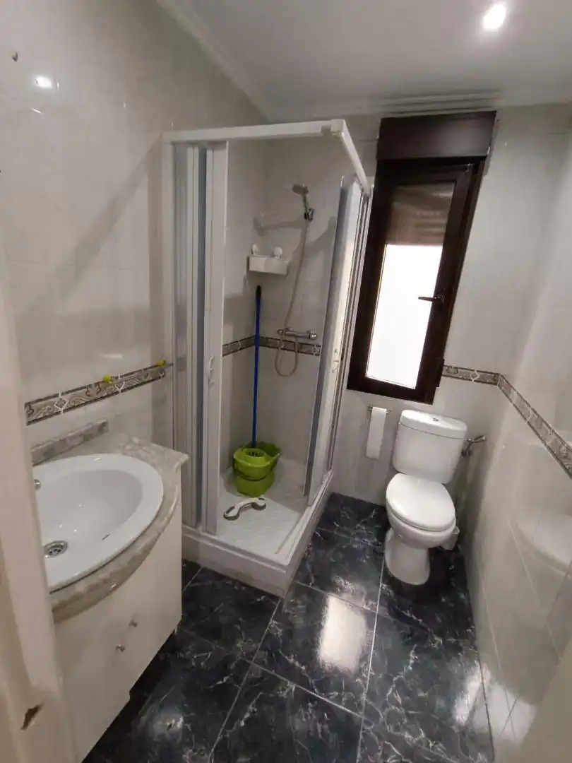 Room in Gran Vía de Jose Antonio Agirre y Lekube Kalea, 11, La Paz - El Carmen - Anunciación