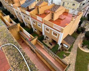 Vista exterior de Casa o xalet en venda en Chiva amb Aire condicionat, Terrassa i Piscina